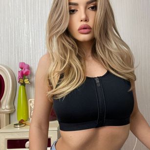 Model - SophieAnn_ curvy