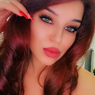 Model - NadiraNoor arab