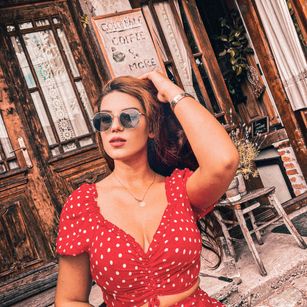 Model - NadiraNoor masturbation