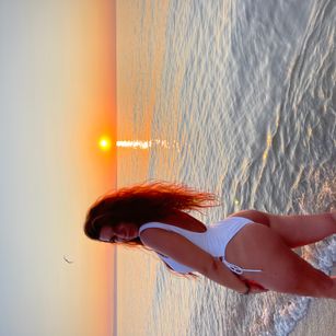 Model - NadiraNoor masturbation