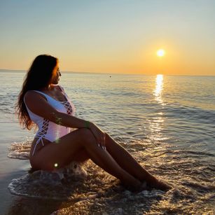 Model - NadiraNoor masturbation