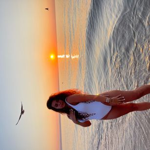 Model - NadiraNoor squirt