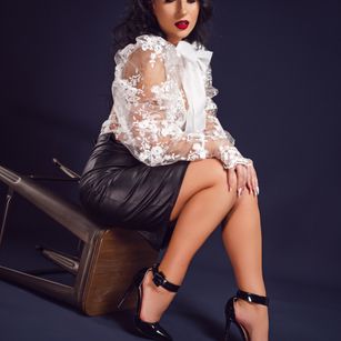 Model - BeckyShine milf