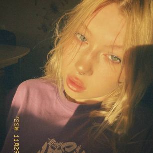 Model - Silvermolly young