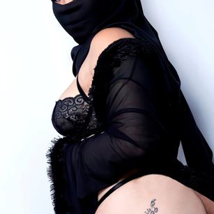 Model - nashira bigtits