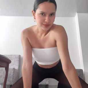 Model - Alaska Blue blowjob