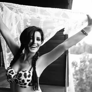 Model - Nicolle Reyn squirt