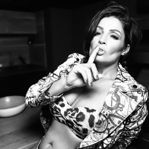 Model - Nicolle Reyn cum