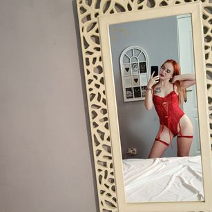 Model - RoxieJoy young