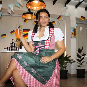 Model - DenisseTits footjob