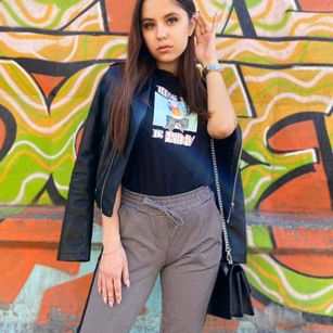 Model - Murain_Heart striptease