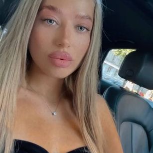 Model - Michelle18 stockings