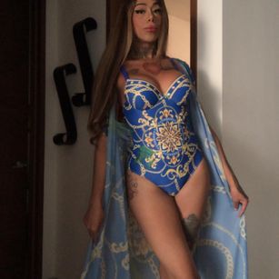 Model - danielaporno saliva