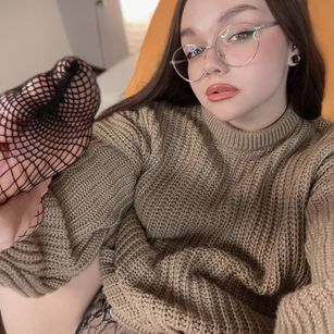 Model - Eva Brownie deepthroat