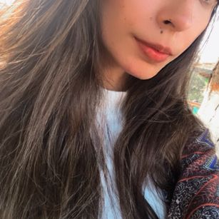 Model - Dominique your queen travelers