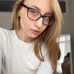 Model - Lil Lia teen