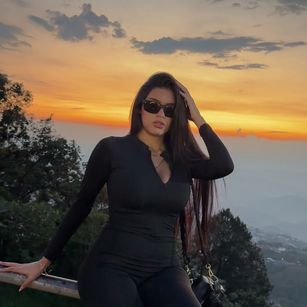 Model - Hally Thoms blowjob