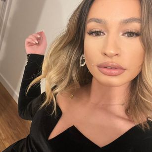 Model - Arielle Belle pettite