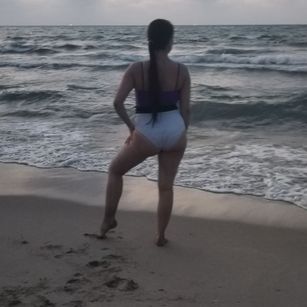 Model - Olivia Falcon latina