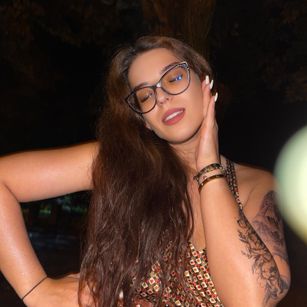 Model - NadiraNoor arab