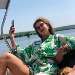 Model - NadiraNoor fetish