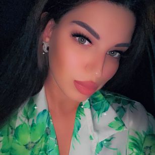 Model - NadiraNoor hairypussy