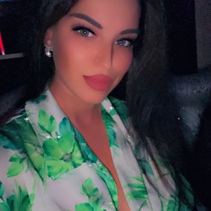 Model - NadiraNoor squirt