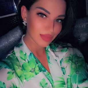 Model - NadiraNoor arab