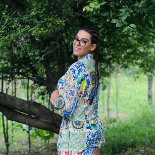 Model - NadiraNoor hairypussy