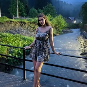 Model - NadiraNoor squirt