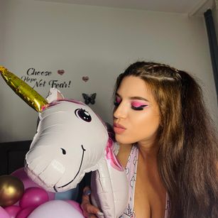 Model - NadiraNoor fetish