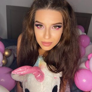 Model - NadiraNoor bigass