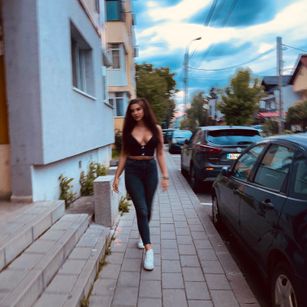 Model - NadiraNoor creampie