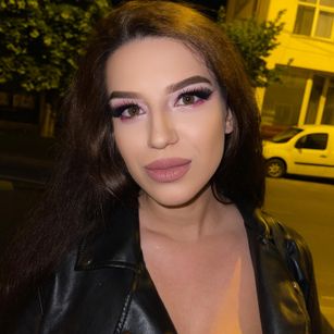 Model - NadiraNoor hairypussy