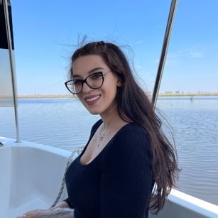 Model - NadiraNoor greeneyes