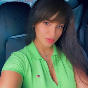 Model - NadiraNoor squirt