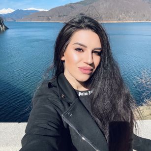 Model - NadiraNoor greeneyes