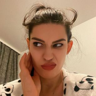 Model - NadiraNoor squirt