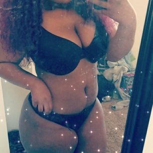 Model - Jasmine. Days curvy