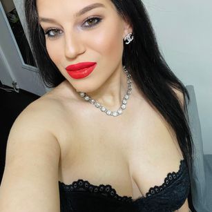 Model - NadiraNoor bigass