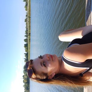 Model - Little Angel shavedpussy