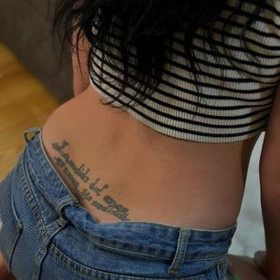 Model - Karolina tits