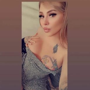 Model - Blondy Hot legs