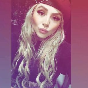 Model - Blondy Hot tits