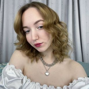 Model - Anna Kiss dildo