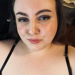 Model - CamilaAubrey smoking