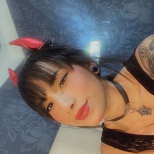 Model - Anyloved lingerie