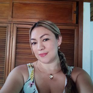 Model - LunaTik colombian