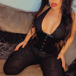 Model - Mean_Goddess_UK Pegging