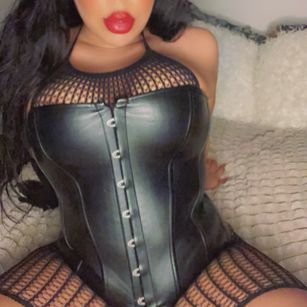 Model - Mean_Goddess_UK cei